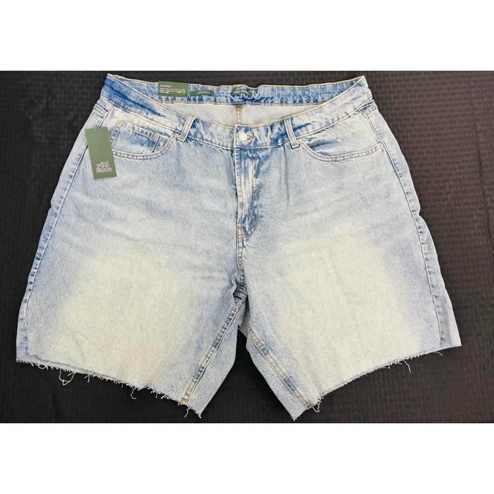Wild Fable Women's Mid-rise Distressed Frayed Shorts, NWT, Size 18